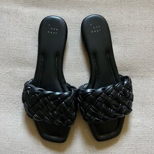 Like New Black Woven Slide Sandals - Size 9